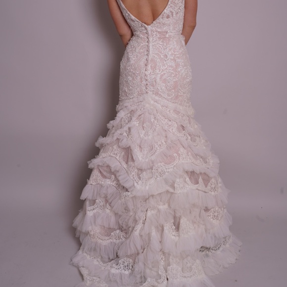 David’s Bridal Lace plunging V neck dress - Picture 3 of 4